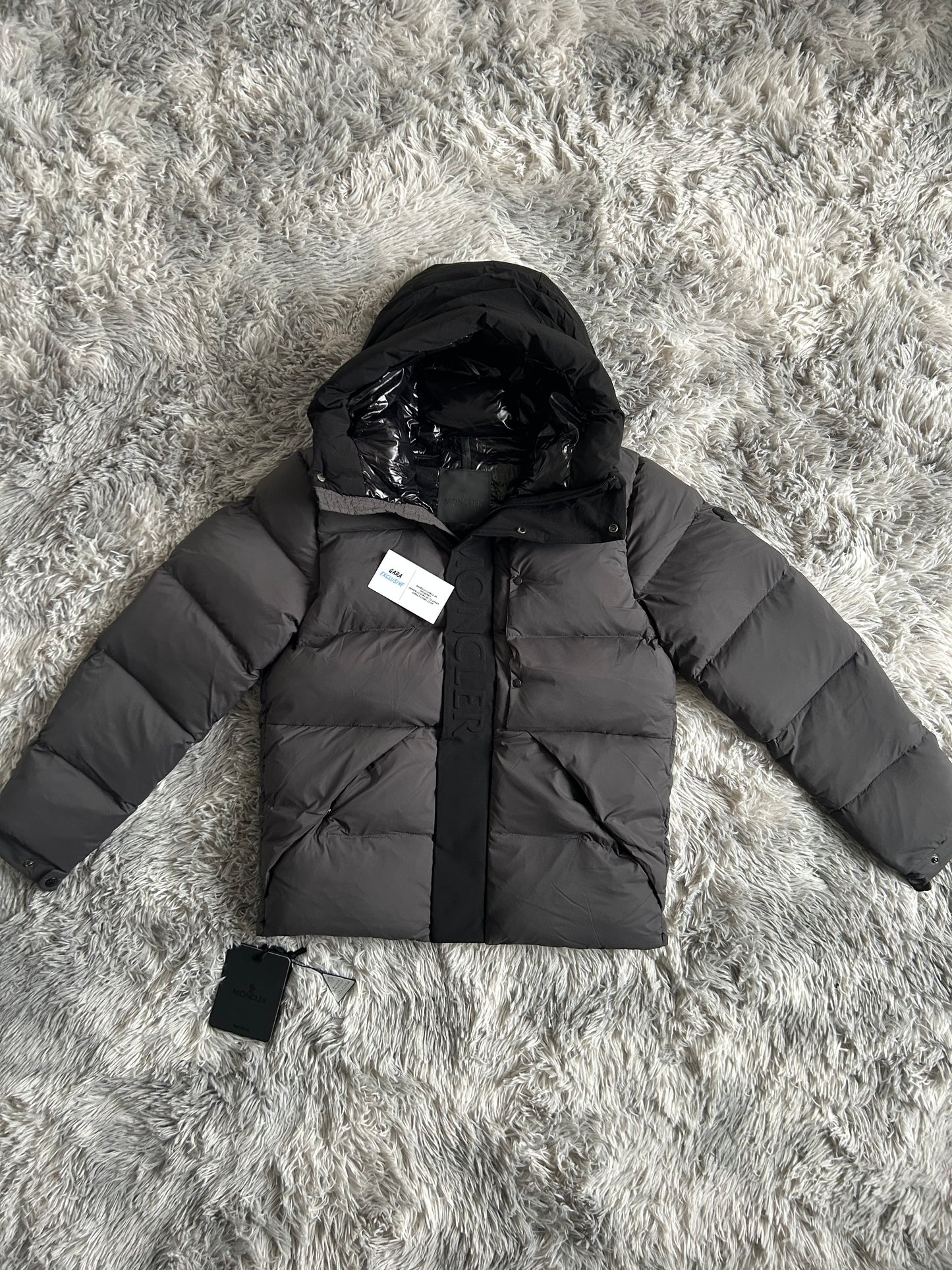 Moncler Madeira Down Jacket - Grey